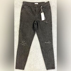 Jolt Women’s Leopard Cheetah Dark Gray Print Skinny Stretch Pants Size 9/29W NWT